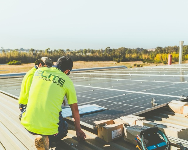 Gewerbedach mit Photovoltaikanlage